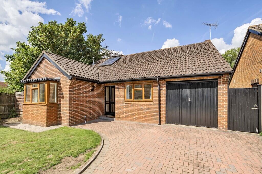 3 bed Bungalow for rent in Sonning Common. From Davis Tate - Twyford 3 bed Bungalow for rent in Sonning Common. From Davis Tate - Twyford