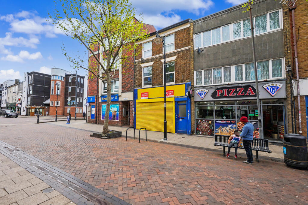1 bed 1st Floor Flat for rent in Lower Twydall. From Red Door Homes - Rochester