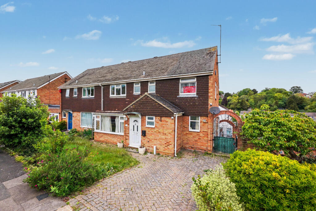 4 bed Semi Detached for rent in Chatham. From Red Door Homes - Rochester 4 bed Semi Detached for rent in Chatham. From Red Door Homes - Rochester