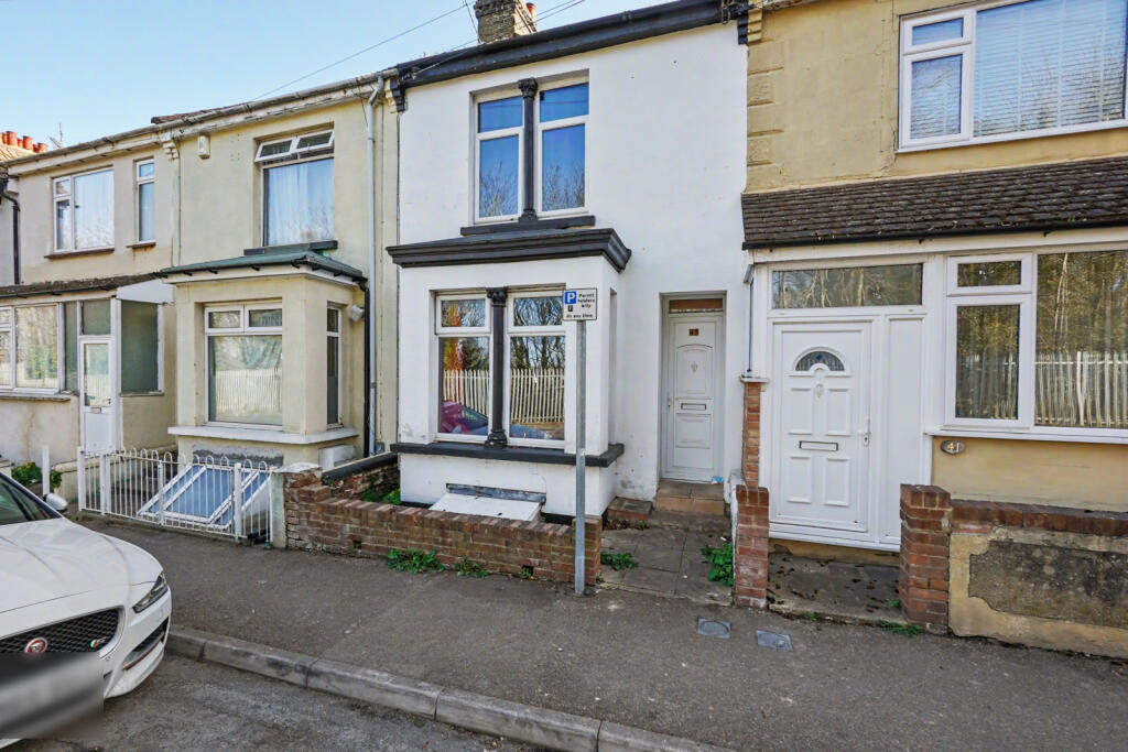4 bed Mid Terraced House for rent in Lower Twydall. From Red Door Homes - Rochester