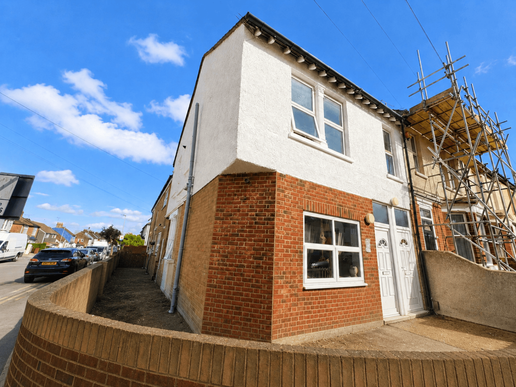2 bed 1st Floor Flat for rent in Lower Twydall. From Red Door Homes - Rochester