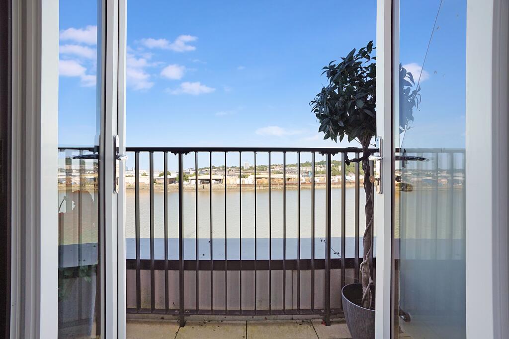 2 bed 1st Floor Flat for rent in Rochester. From Red Door Homes - Rochester