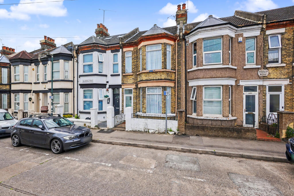 3 bed Mid Terraced House for rent in Gillingham. From Red Door Homes - Rochester 3 bed Mid Terraced House for rent in Gillingham. From Red Door Homes - Rochester
