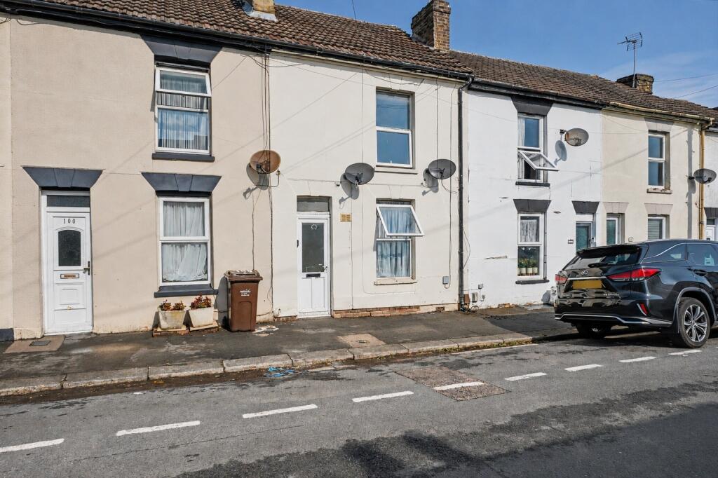 2 bed 1st Floor Flat for rent in Lower Twydall. From Red Door Homes - Rochester