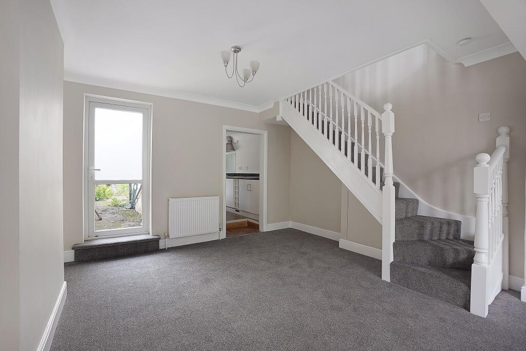 3 bed Mid Terraced House for rent in Chatham. From Red Door Homes - Rochester