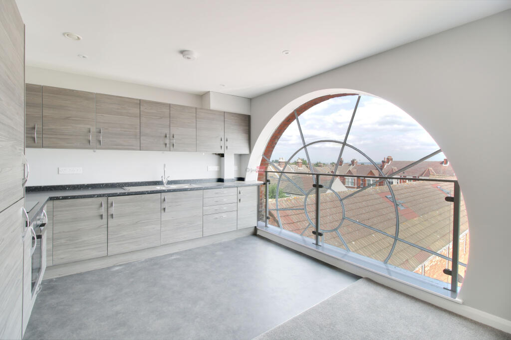 2 bed 1st Floor Flat for rent in Lower Twydall. From Red Door Homes - Rochester