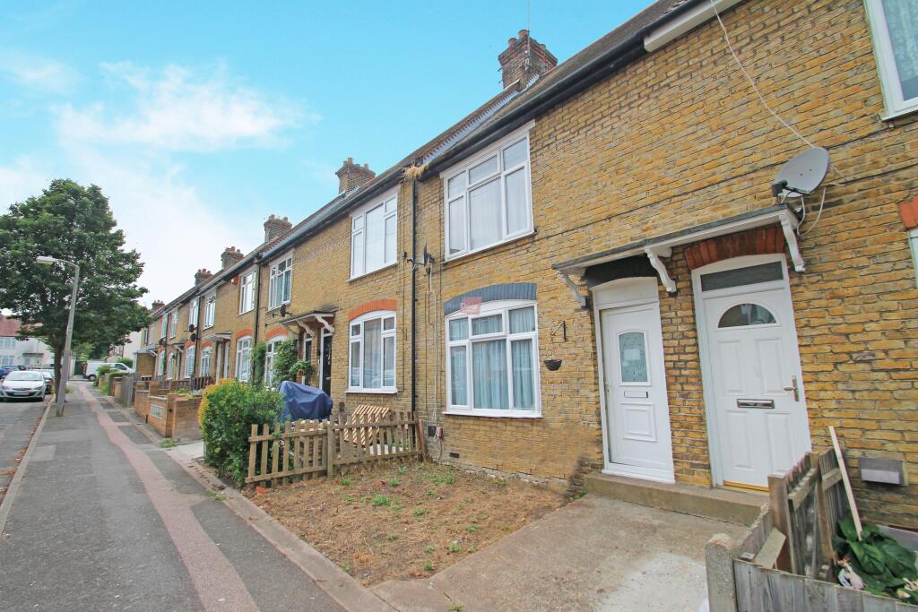 3 bed Mid Terraced House for rent in Gillingham. From Red Door Homes - Rochester