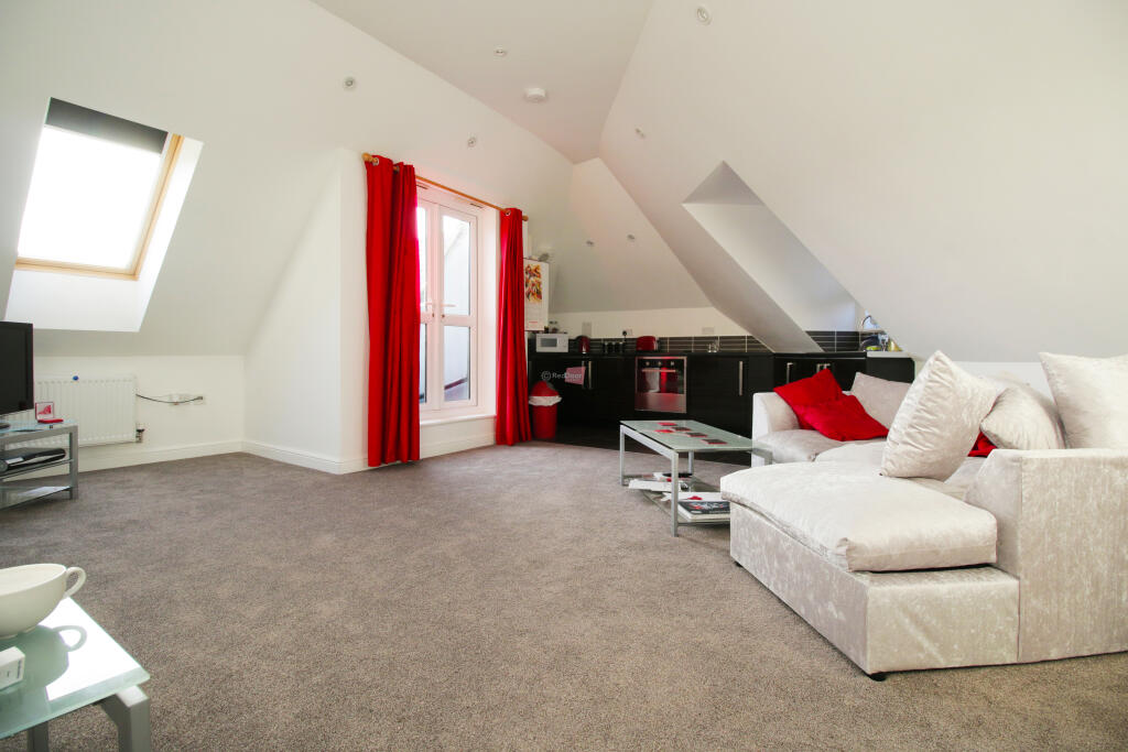 1 bed 1st Floor Flat for rent in Chatham. From Red Door Homes - Rochester