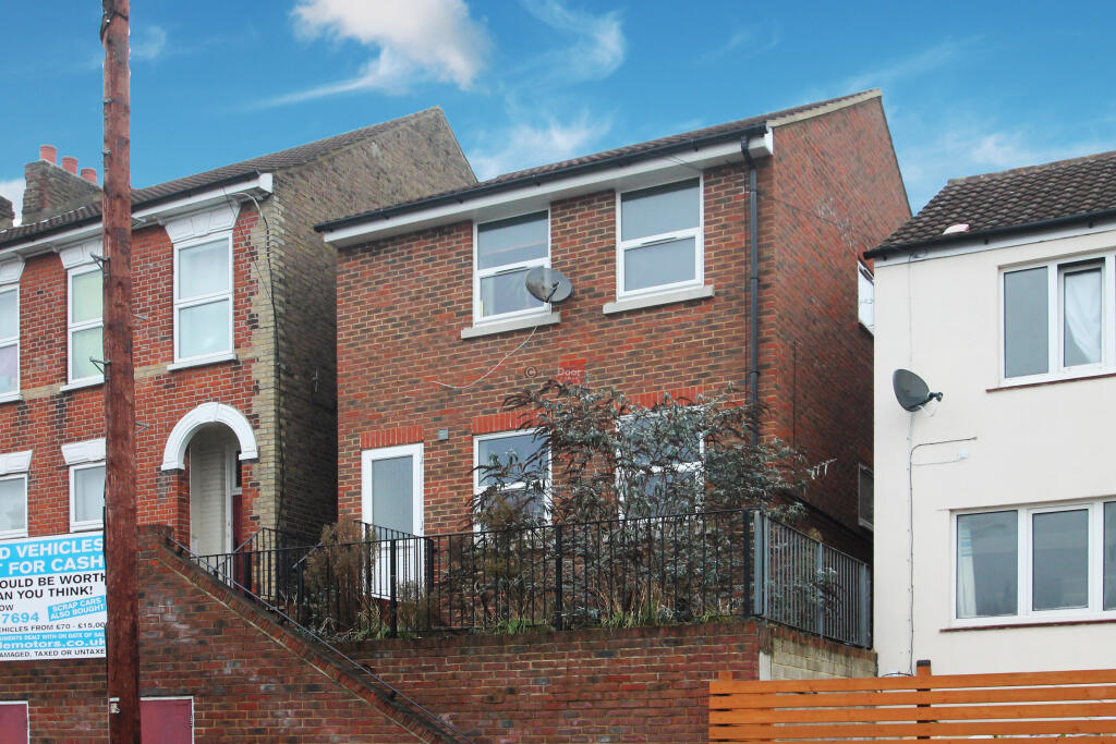 2 bed 1st Floor Flat for rent in Chatham. From Red Door Homes - Rochester 2 bed 1st Floor Flat for rent in Chatham. From Red Door Homes - Rochester