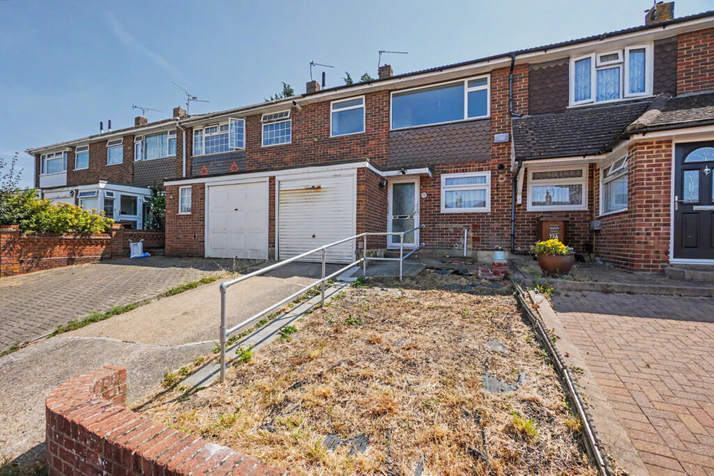 3 bed Mid Terraced House for rent in Chatham. From Red Door Homes - Rochester