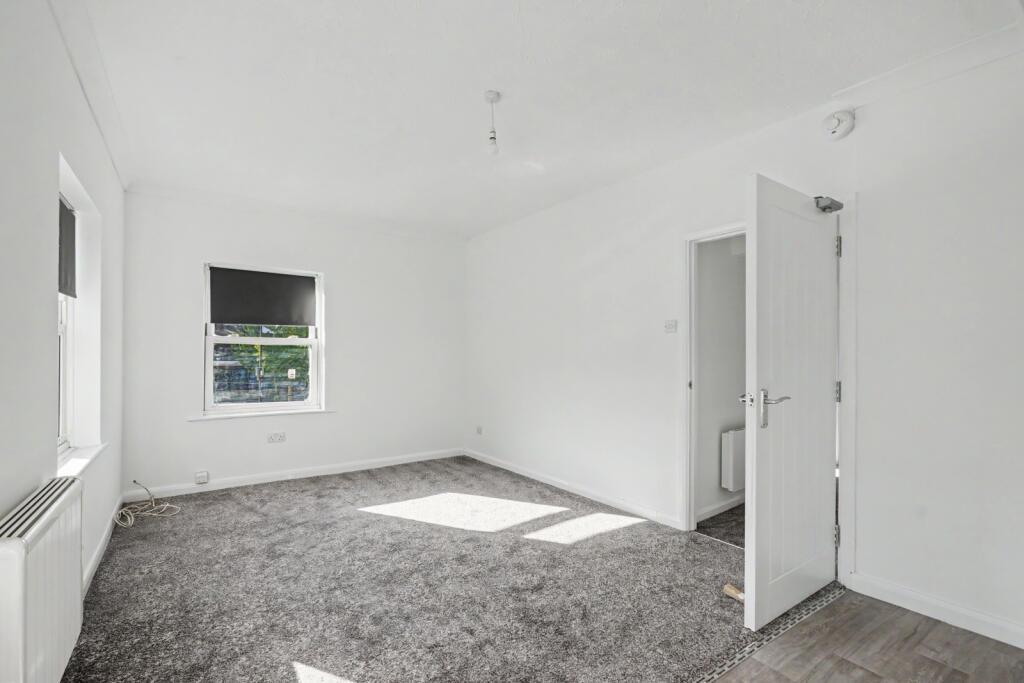2 bed 1st Floor Flat for rent in Chatham. From Red Door Homes - Rochester