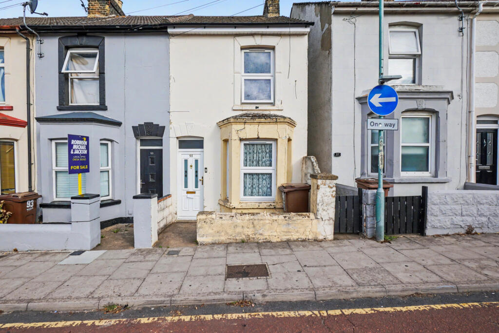 2 bed End of Terrace for rent in Lower Twydall. From Red Door Homes - Rochester 2 bed End of Terrace for rent in Lower Twydall. From Red Door Homes - Rochester