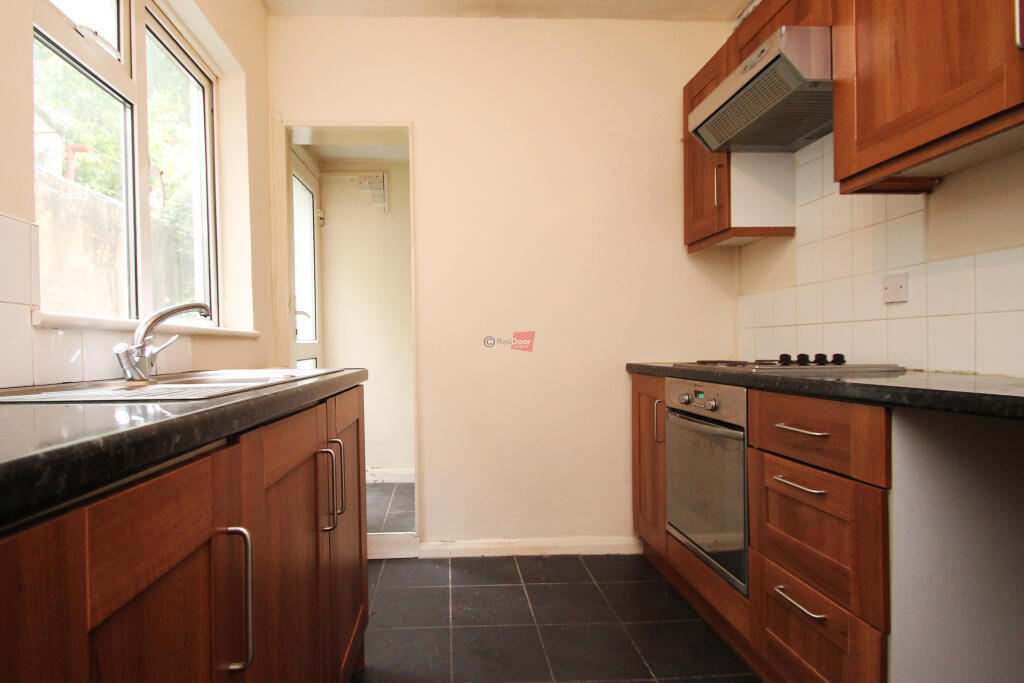3 bed Mid Terraced House for rent in Chatham. From Red Door Homes - Rochester 3 bed Mid Terraced House for rent in Chatham. From Red Door Homes - Rochester