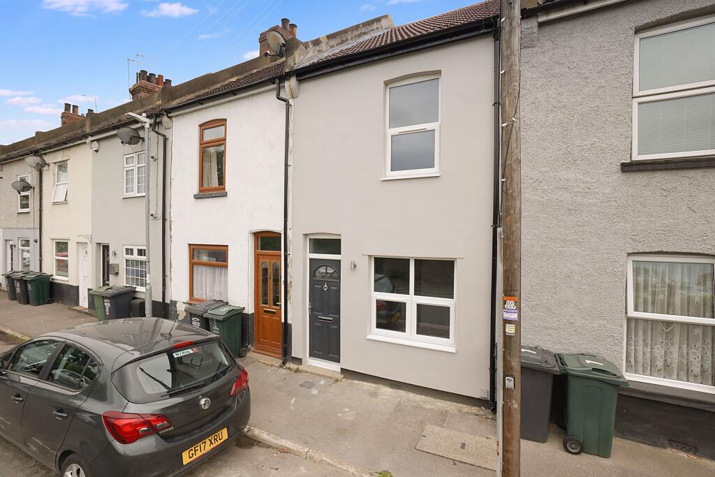 3 bed Mid Terraced House for rent in Swanscombe. From Red Door Homes - Rochester 3 bed Mid Terraced House for rent in Swanscombe. From Red Door Homes - Rochester