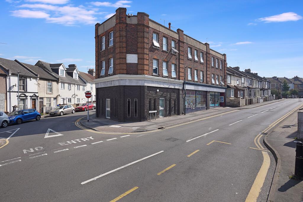 1 bed 1st Floor Flat for rent in Lower Twydall. From Red Door Homes - Rochester