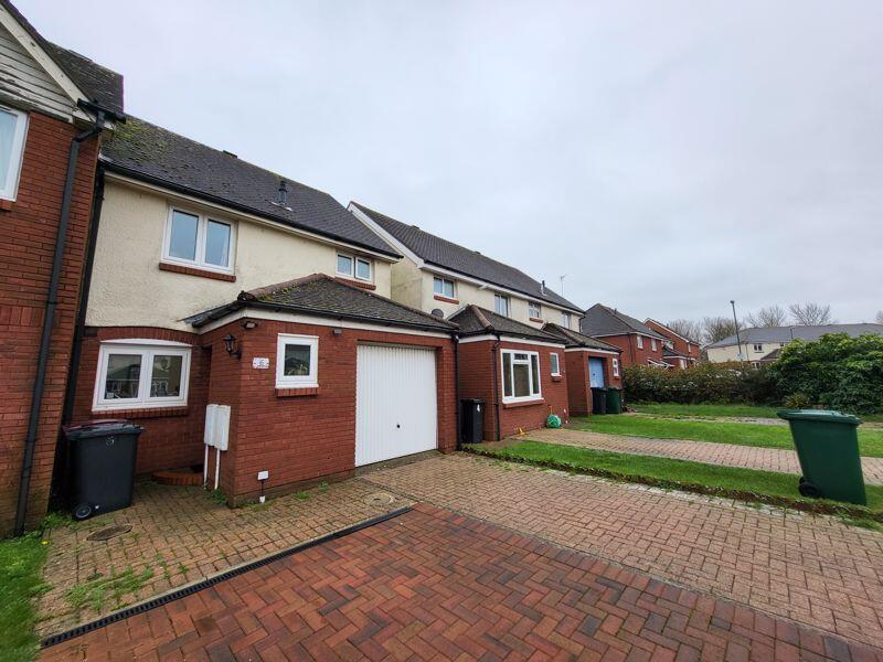 3 bed Mid Terraced House for rent in Chichester. From Southernbrook - Chichester