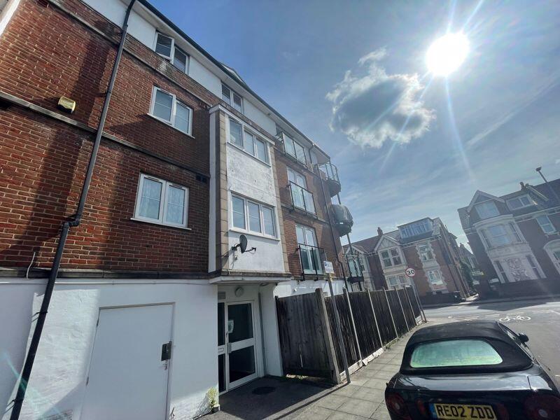 2 bed 1st Floor Flat for rent in Portsmouth. From Southernbrook - Chichester