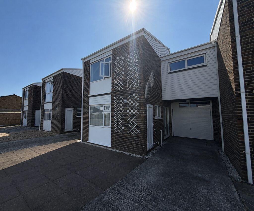 3 bed Mid Terraced House for rent in Bognor Regis. From Southernbrook - Chichester