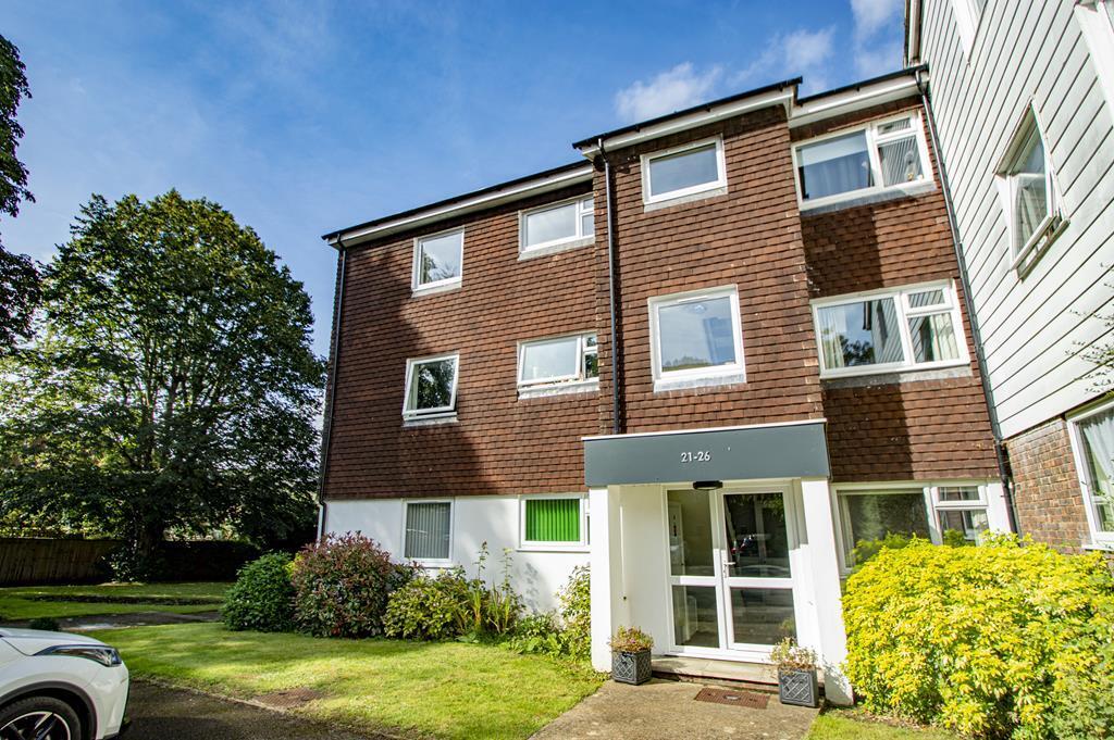 2 bed Apartment for rent in Goring. From Davis Tate - Goring