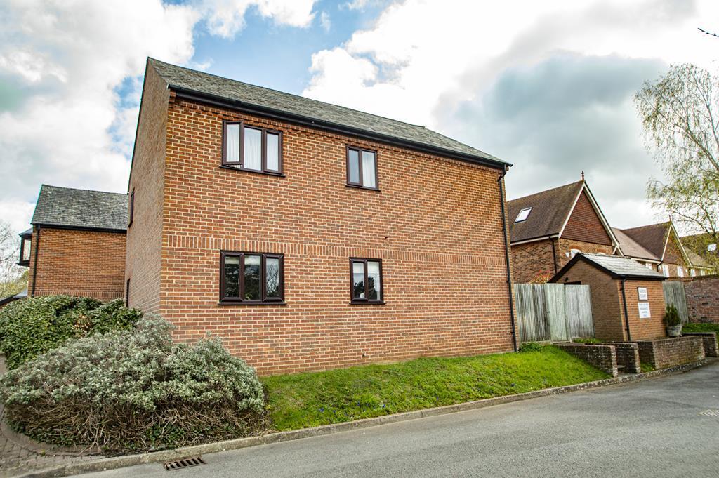 2 bed Apartment for rent in Goring. From Davis Tate - Goring