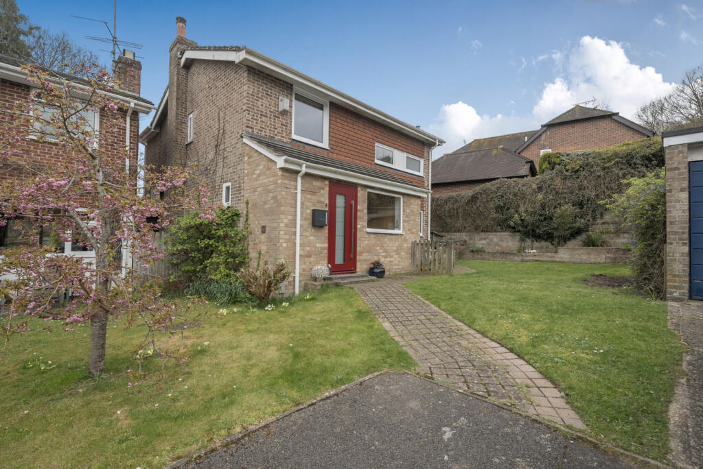 4 bed Mid Terraced House for rent in Streatley. From Davis Tate - Goring
