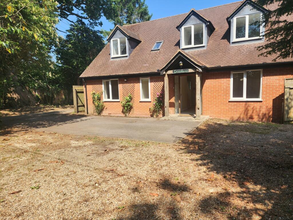 4 bed Detached for rent in Woodcote. From Davis Tate - Goring