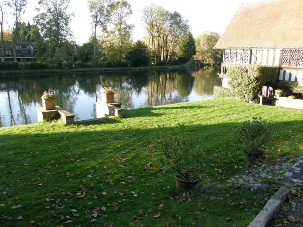 2 bed Apartment for rent in Goring. From Davis Tate - Goring 2 bed Apartment for rent in Goring. From Davis Tate - Goring