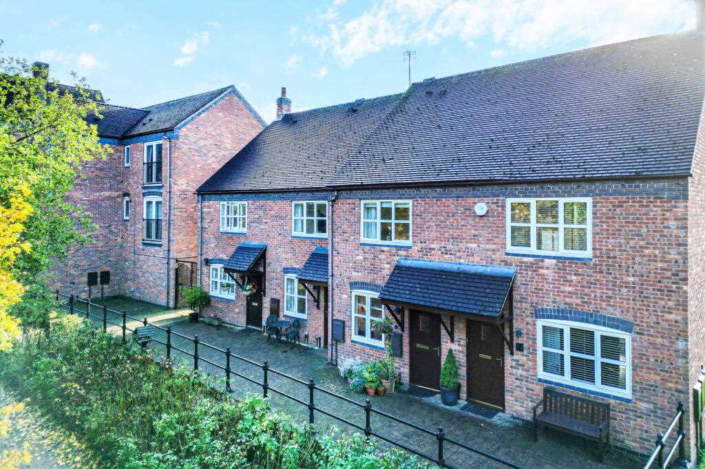 2 bed Mid Terraced House for rent in Solihull. From Partridge Homes - Yardley
