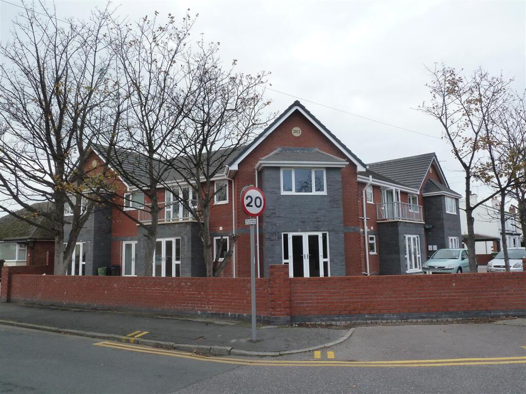 2 bed Apartment for rent in Formby. From Karen Parks Sales and Lettings - Formby