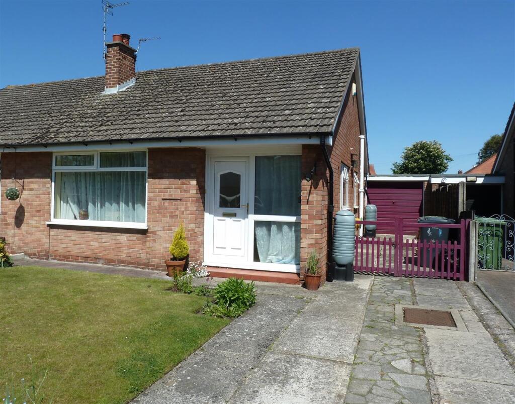 2 bed Semi-detached bungalow for rent in Formby. From Karen Parks Sales and Lettings - Formby 2 bed Semi-detached bungalow for rent in Formby. From Karen Parks Sales and Lettings - Formby