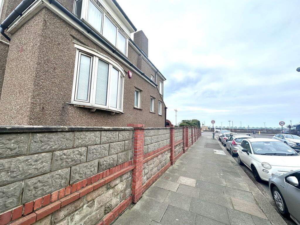 2 bed Apartment for rent in Portslade-by-Sea. From King & Chasemore Lettings - Hove 2 bed Apartment for rent in Portslade-by-Sea. From King & Chasemore Lettings - Hove