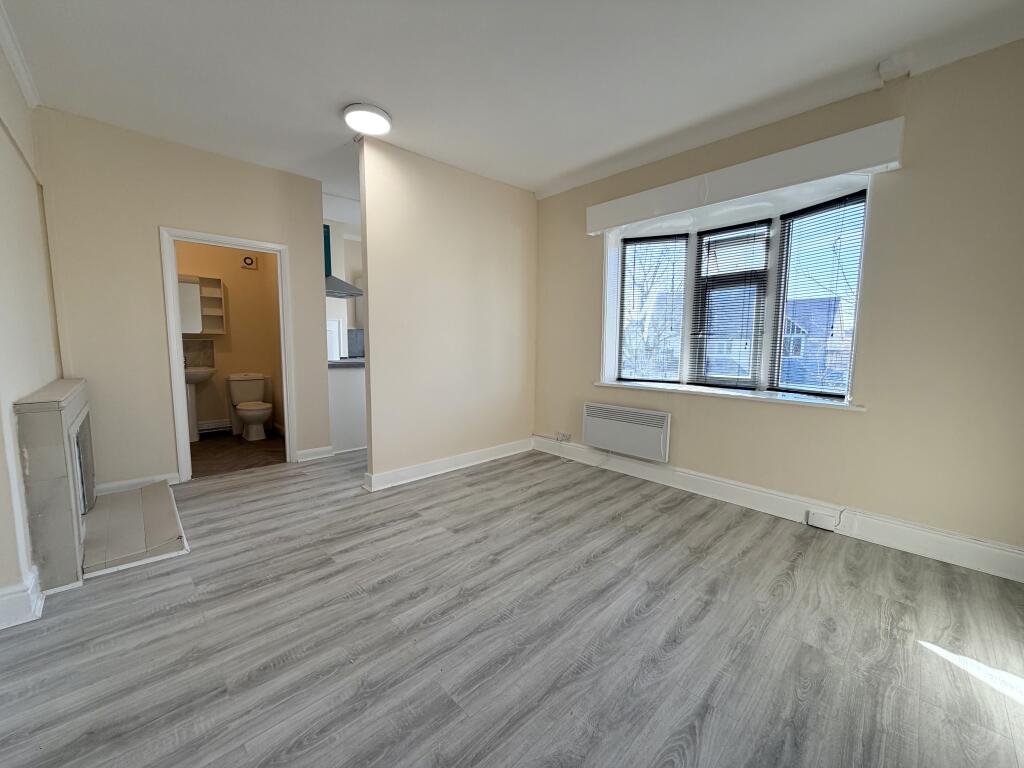 0 bed Studio for rent in Portslade-by-Sea. From King & Chasemore Lettings - Hove