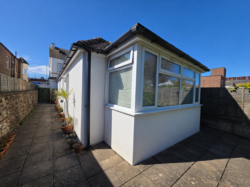 2 bed Bungalow for rent in Portslade-by-Sea. From King & Chasemore Lettings - Hove 2 bed Bungalow for rent in Portslade-by-Sea. From King & Chasemore Lettings - Hove