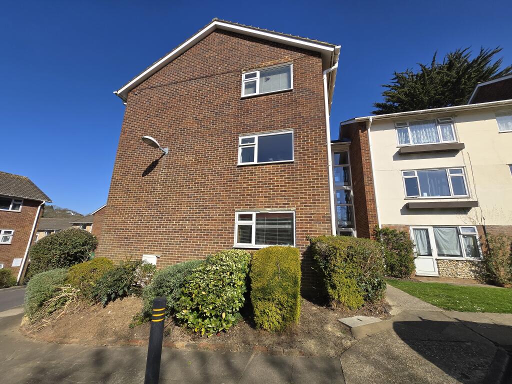 2 bed 1st Floor Flat for rent in Brighton and Hove. From King & Chasemore Lettings - Hove