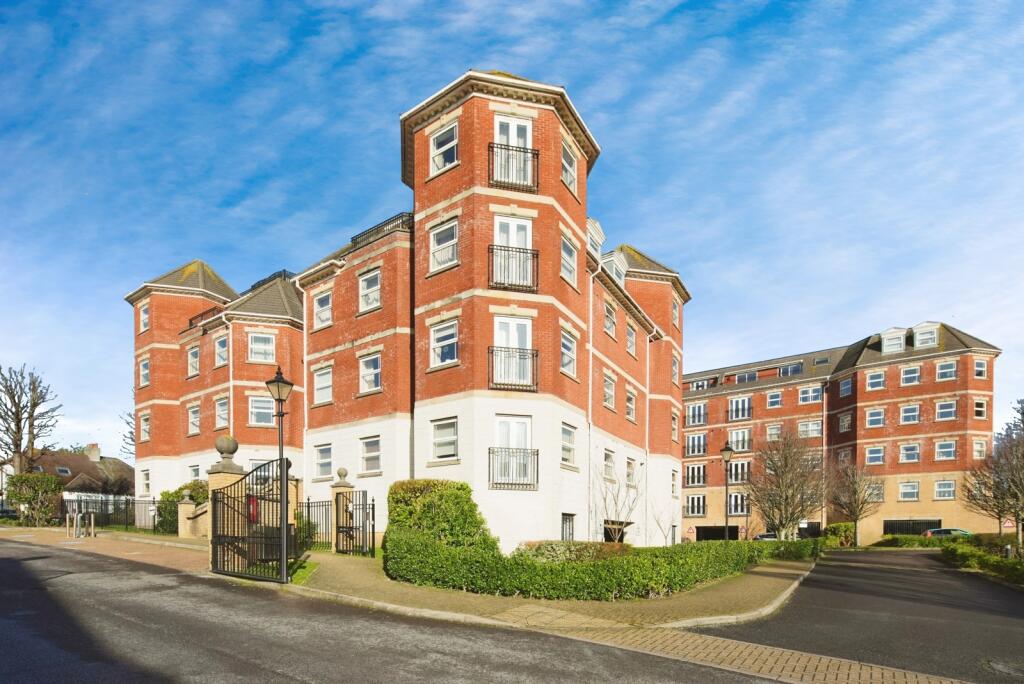 2 bed 1st Floor Flat for rent in Brighton and Hove. From King & Chasemore Lettings - Hove