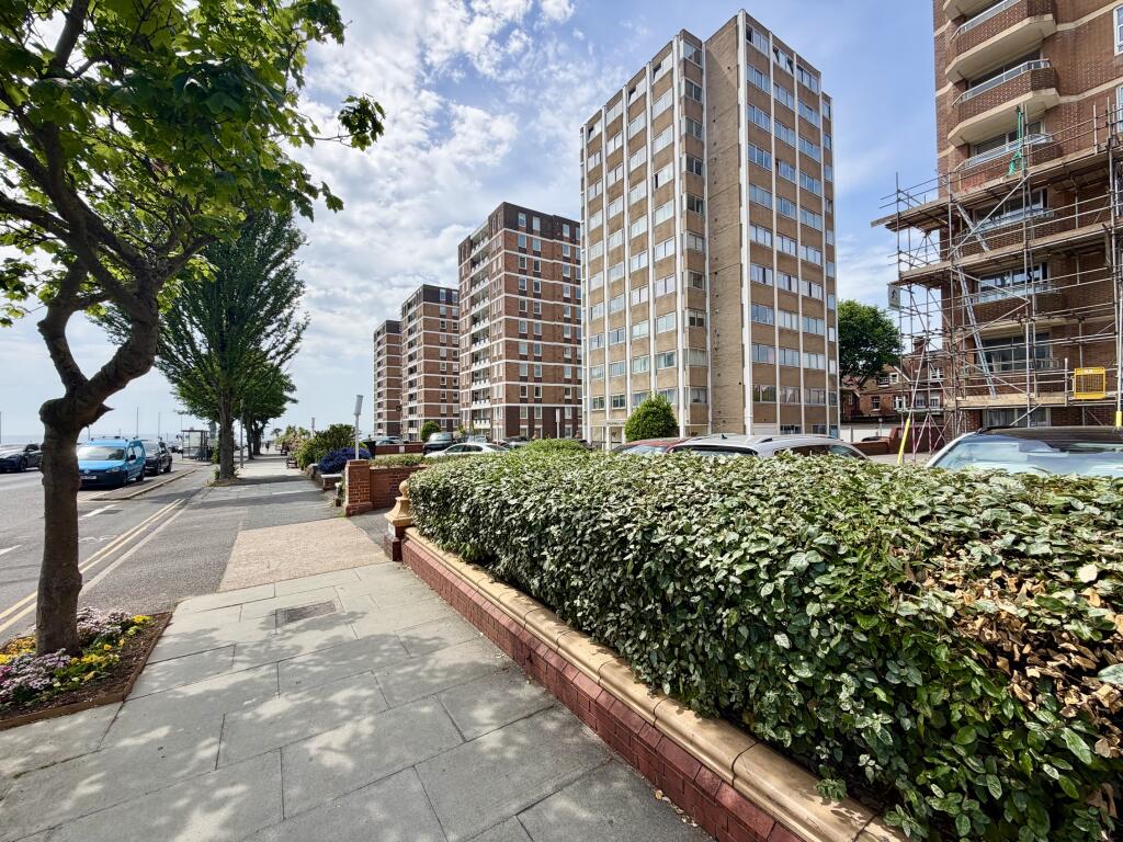 2 bed 1st Floor Flat for rent in Brighton and Hove. From King & Chasemore Lettings - Hove 2 bed 1st Floor Flat for rent in Brighton and Hove. From King & Chasemore Lettings - Hove