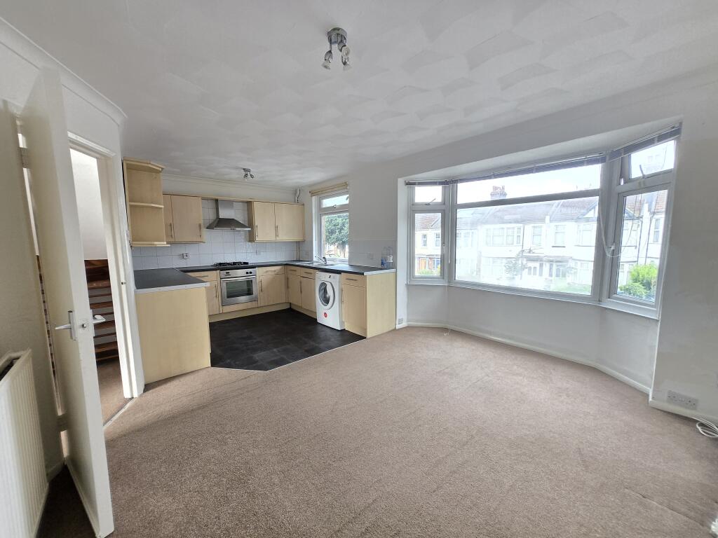 2 bed Annexe for rent in Portslade-by-Sea. From King & Chasemore Lettings - Hove 2 bed Annexe for rent in Portslade-by-Sea. From King & Chasemore Lettings - Hove