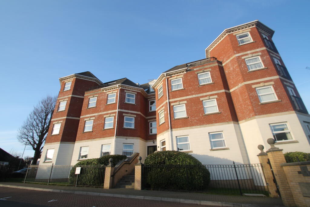 2 bed 1st Floor Flat for rent in Brighton and Hove. From King & Chasemore Lettings - Hove 2 bed 1st Floor Flat for rent in Brighton and Hove. From King & Chasemore Lettings - Hove