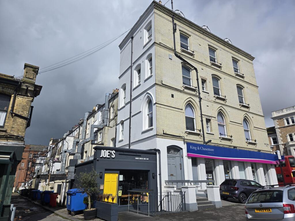 1 bed 1st Floor Flat for rent in Brighton and Hove. From King & Chasemore Lettings - Hove 1 bed 1st Floor Flat for rent in Brighton and Hove. From King & Chasemore Lettings - Hove