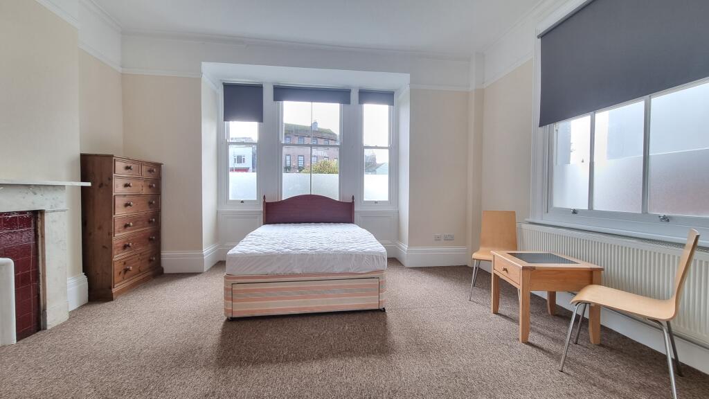 1 bed 1st Floor Flat for rent in Ovingdean. From King & Chasemore Lettings - Lewes Road - Brighton 1 bed 1st Floor Flat for rent in Ovingdean. From King & Chasemore Lettings - Lewes Road - Brighton