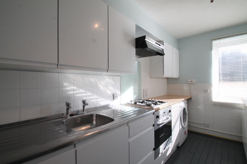 2 bed Apartment for rent in Brighton and Hove. From King & Chasemore Lettings - Lewes Road - Brighton