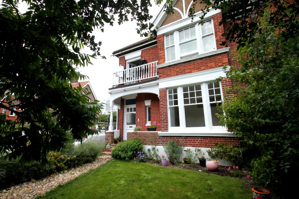 4 bed Studio for rent in Ovingdean. From King & Chasemore Lettings - Lewes Road - Brighton