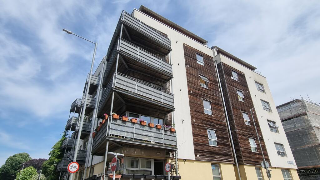 3 bed 1st Floor Flat for rent in Brighton and Hove. From King & Chasemore Lettings - Lewes Road - Brighton