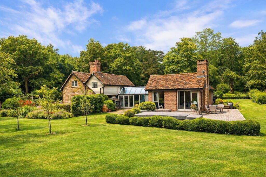 4 bed Detached for rent in Five Oaks. From King & Chasemore Lettings - Midhurst 4 bed Detached for rent in Five Oaks. From King & Chasemore Lettings - Midhurst
