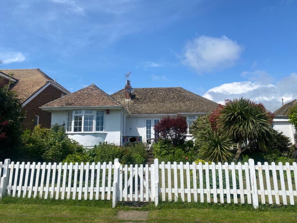 3 bed Bungalow for rent in Rottingdean. From King & Chasemore Lettings - Saltdean 3 bed Bungalow for rent in Rottingdean. From King & Chasemore Lettings - Saltdean