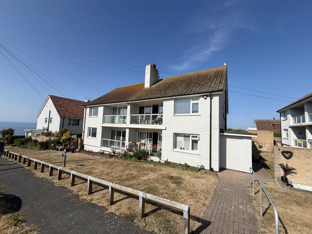 3 bed 1st Floor Flat for rent in Rottingdean. From King & Chasemore Lettings - Saltdean 3 bed 1st Floor Flat for rent in Rottingdean. From King & Chasemore Lettings - Saltdean