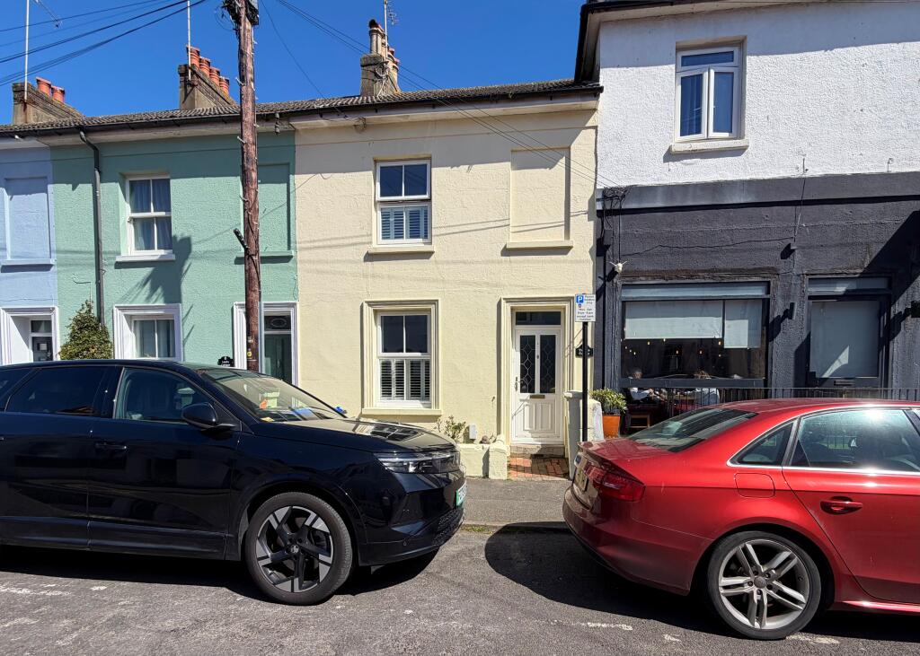 3 bed Mid Terraced House for rent in Worthing. From King & Chasemore Lettings - Worthing