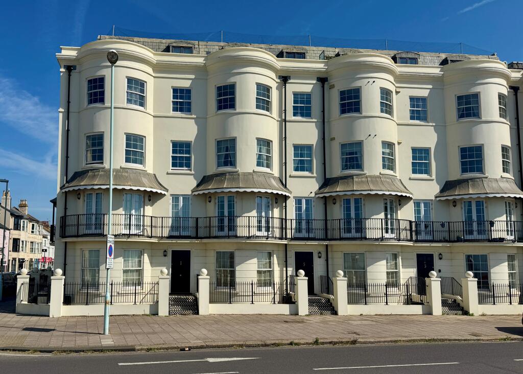 2 bed Penthouse for rent in Worthing. From King & Chasemore Lettings - Worthing