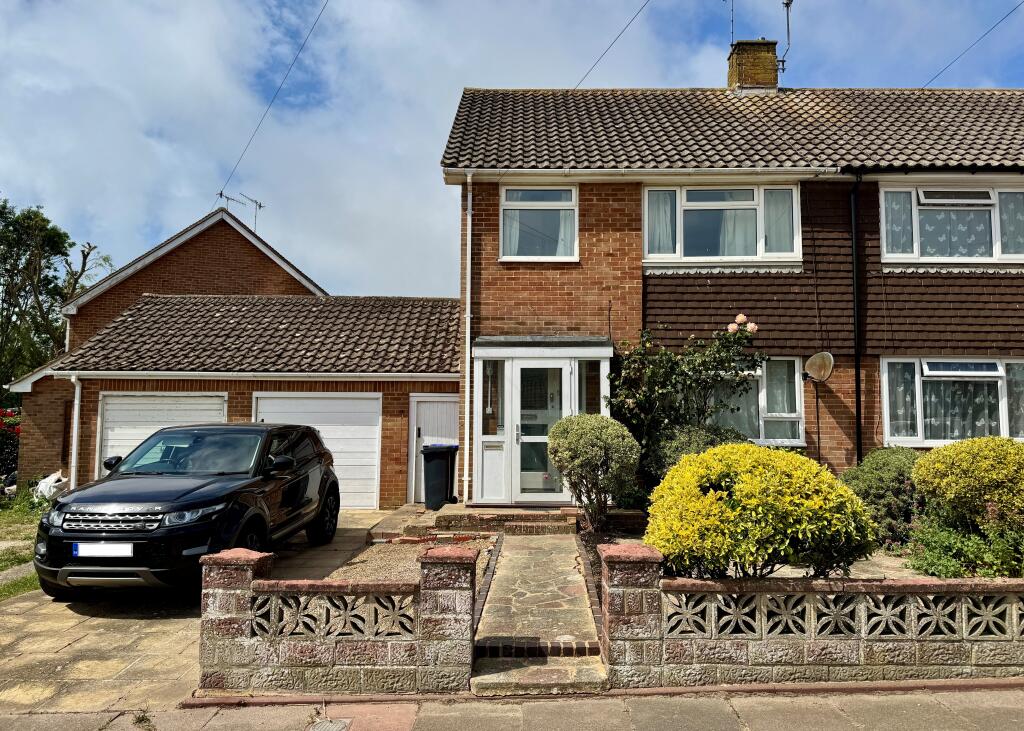 3 bed End of Terrace for rent in Worthing. From King & Chasemore Lettings - Worthing 3 bed End of Terrace for rent in Worthing. From King & Chasemore Lettings - Worthing