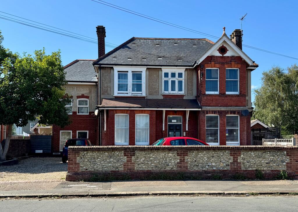 2 bed House (unspecified) for rent in Worthing. From King & Chasemore Lettings - Worthing 2 bed House (unspecified) for rent in Worthing. From King & Chasemore Lettings - Worthing